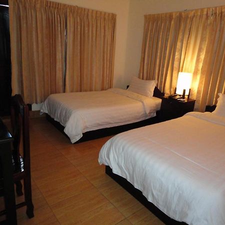 Trasak Pa-Em Hotel & Restaurant Phnompen Kültér fotó