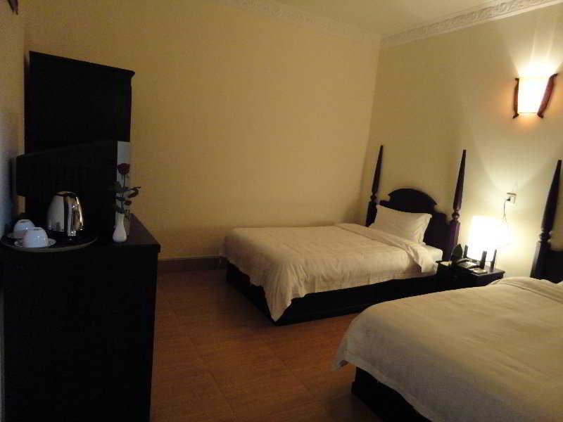 Trasak Pa-Em Hotel & Restaurant Phnompen Kültér fotó